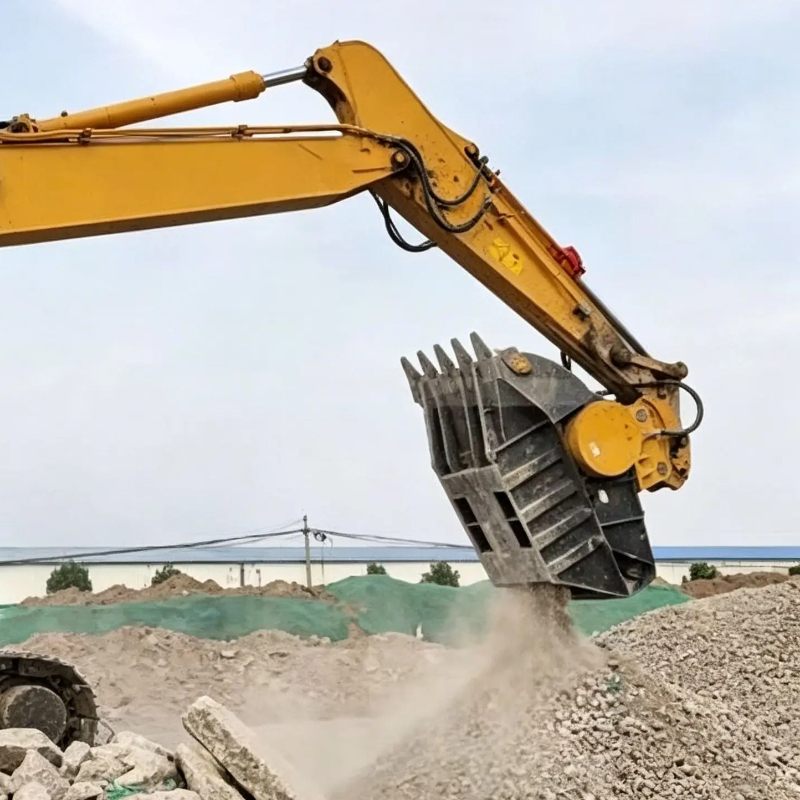 Heavy Equipment With Bucket - Kułka do kruszenia skał, hydrauliczna szczęka